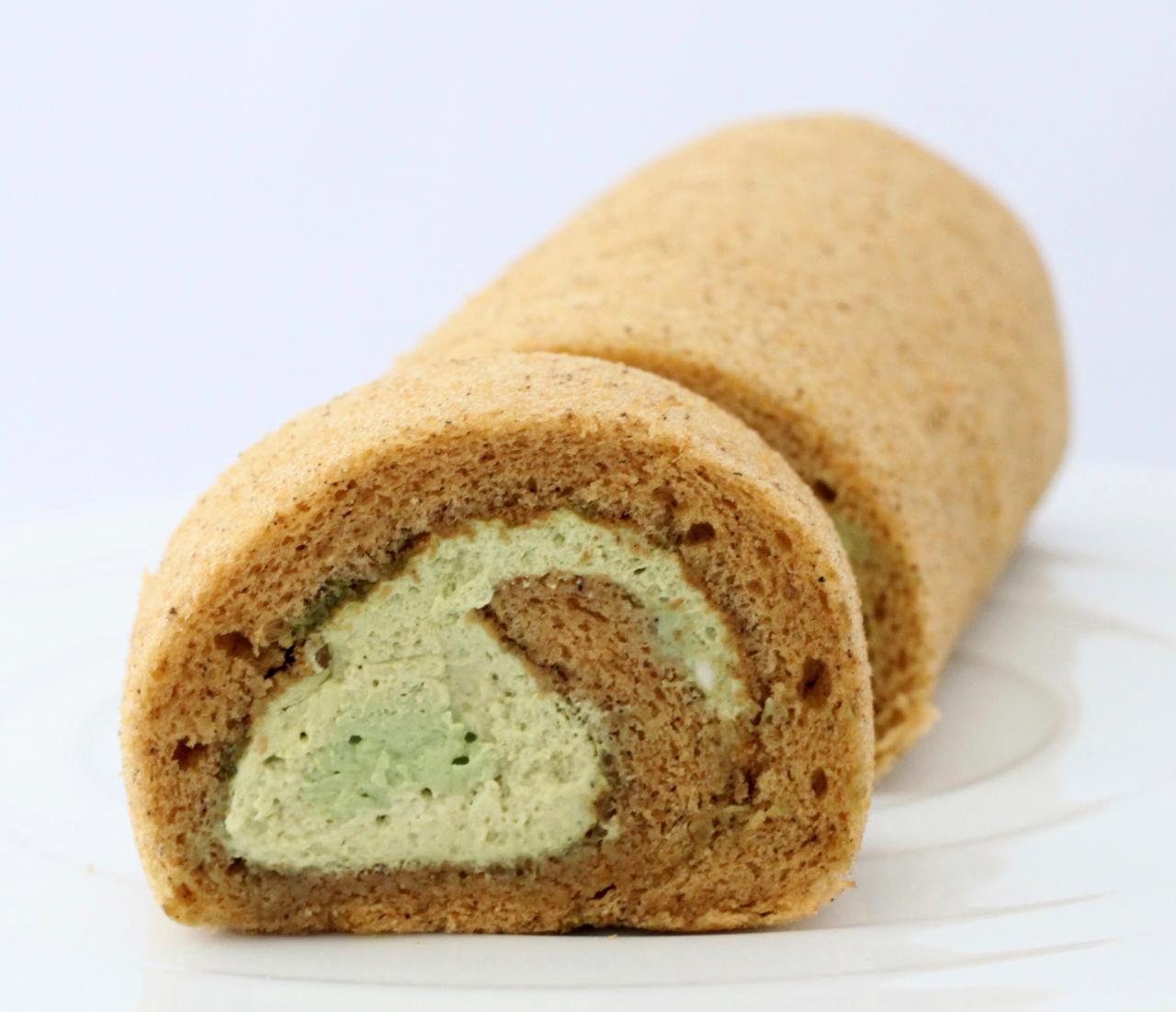 “羽衣甘蓝蔬菜卷蛋糕”。奶油中拌入了羽衣甘蓝和绿茶之一的抹茶做成的卷蛋糕（Patisserie Potager）